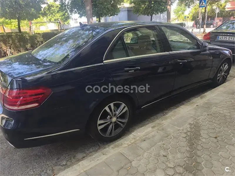 Usado Mercedes E220 170 CV (125 kW) 2015 Azul Berlina