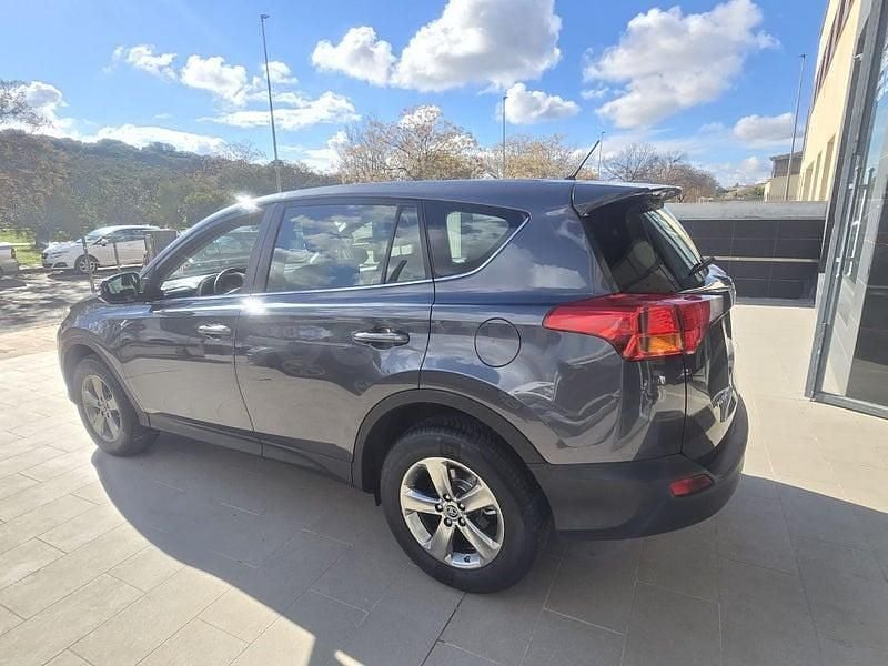 Usado Toyota RAV4 Active 124 CV (91 kW) 2015 Gris / plata SUV