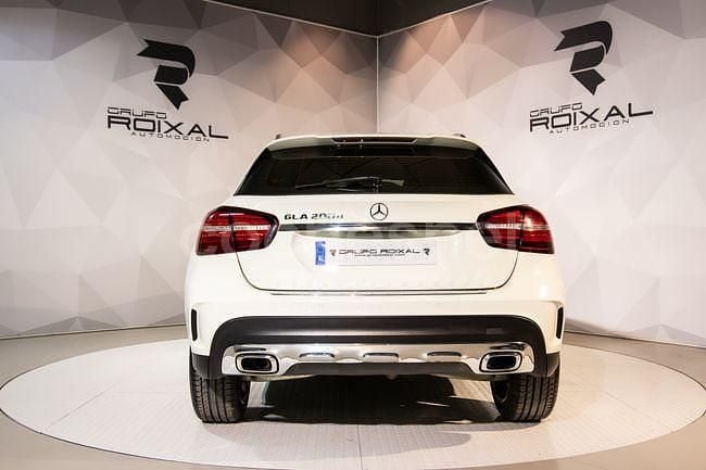 Usado Mercedes GLA200 AMG 136 CV (100 kW) 2017 Blanco SUV