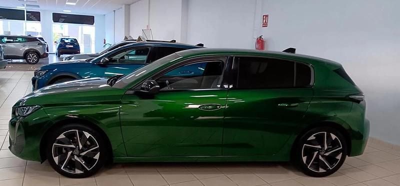 Usado Peugeot 308 Allure 131 CV (96 kW) 2022 Kjr vert olivine Berlina