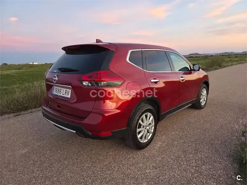 Usado Nissan X-Trail Acenta 150 CV (110 kW) 2021 Granate SUV