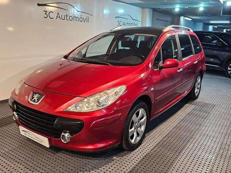 Usado Peugeot 307 109 CV (80 kW) 2005 Rojo Familiar