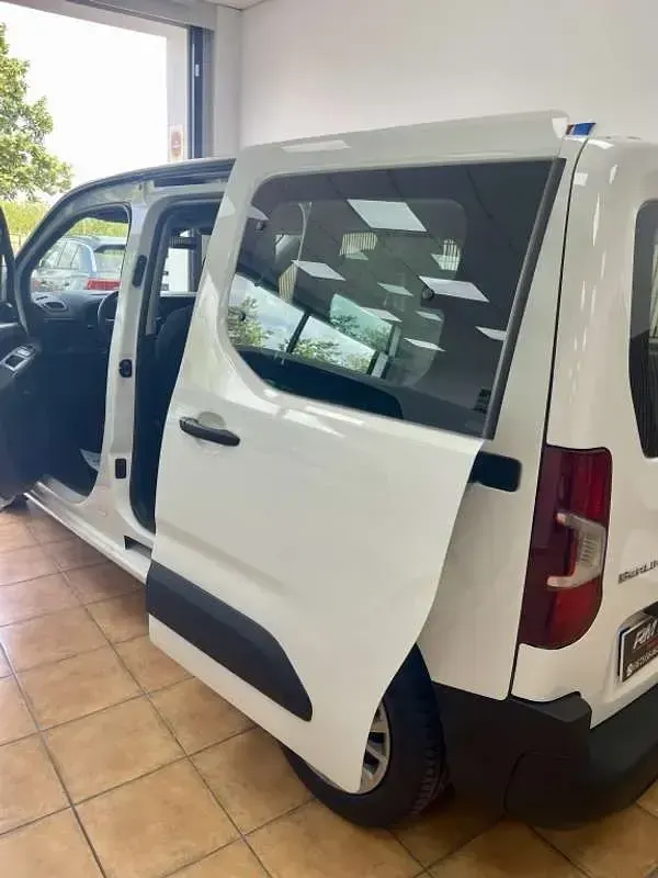 Usado Citroën Berlingo Live 102 CV (75 kW) 2021 Blanco Monovolumen