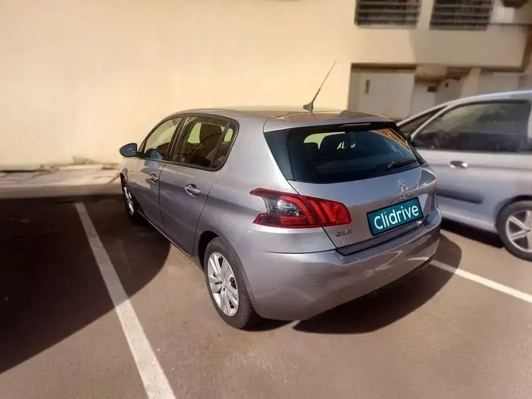 Usado Peugeot 308 Active 131 CV (96 kW) 2017 Gris Utilitario