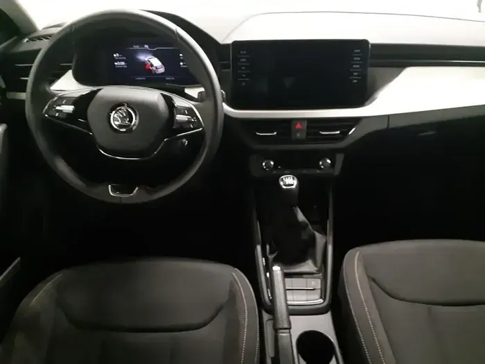 Usado Skoda Scala Selection 115 CV (84 kW) 2025 Negro Utilitario