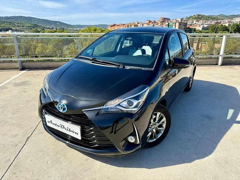 Usado Toyota Yaris Hybrid Advance 99 CV (72 kW) 2019 Negro Utilitario