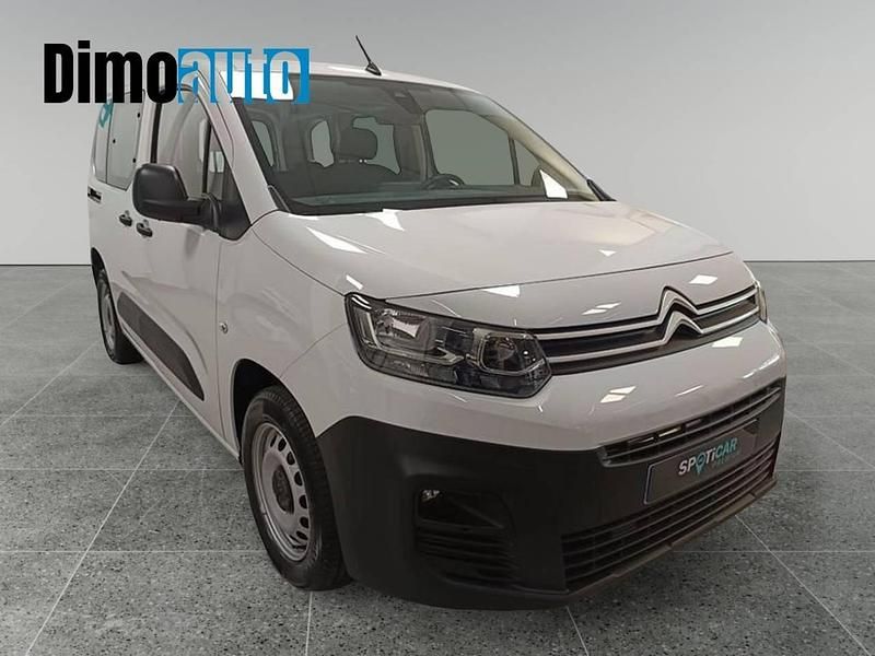 Usado Citroën Berlingo Live 100 kW (136 CV) 2024 Blanco Monovolumen