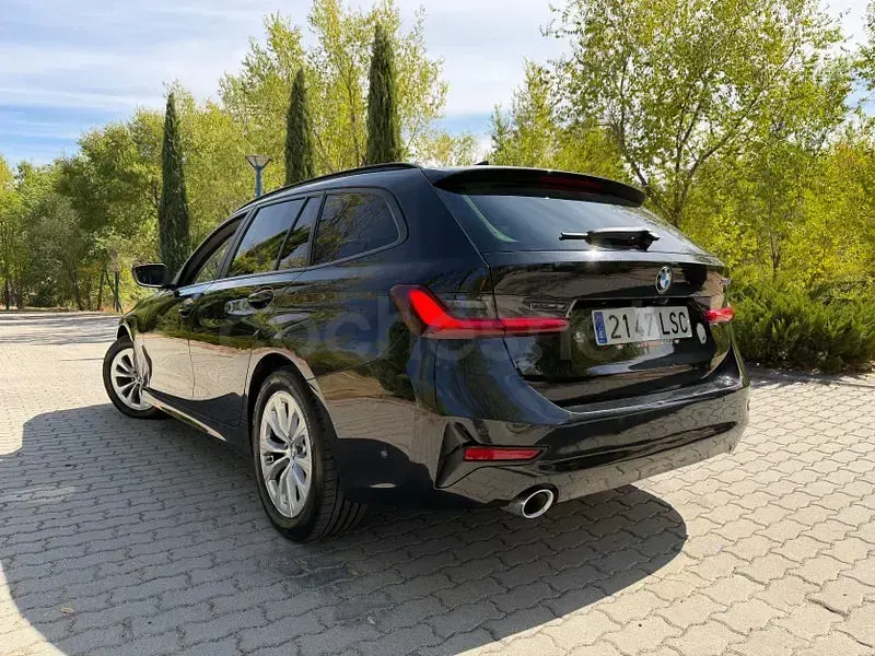 Usado BMW 320 190 CV (139 kW) 2021 Negro Familiar