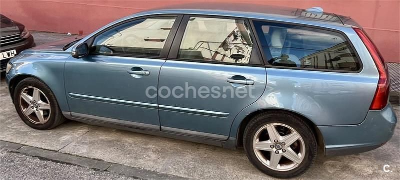 Usado Volvo V50 Momentum 136 CV (100 kW) 2009 Azul Familiar