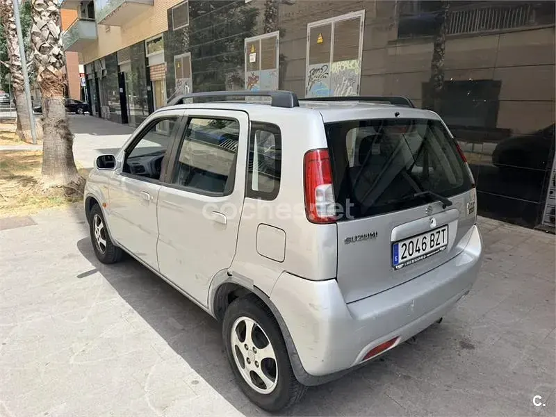 Usado Suzuki Ignis 83 CV (61 kW) 2002 Gris / plata Utilitario
