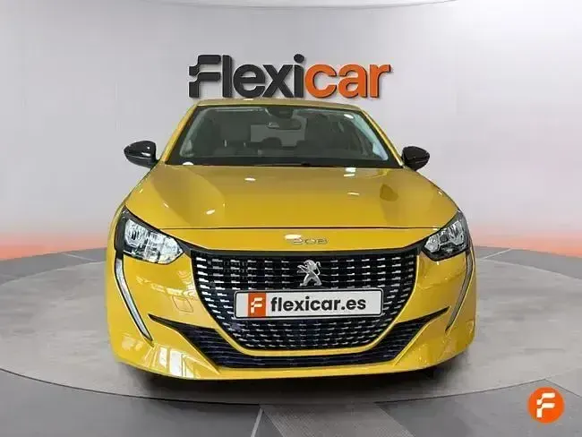 Usado Peugeot 208 Allure 100 CV (73 kW) 2023 Amarillo Utilitario