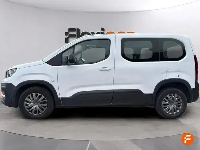 Usado Peugeot Rifter Allure 100 CV (73 kW) 2023 Blanco Monovolumen