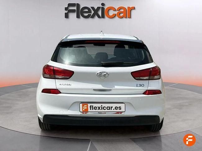 Usado Hyundai i30 120 CV (88 kW) 2017 Blanco Utilitario