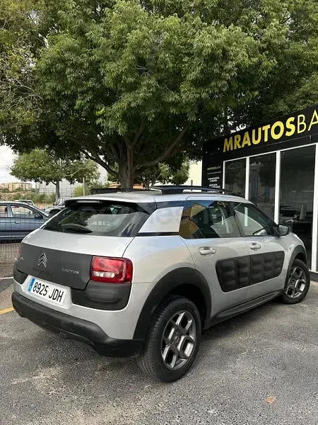 Usado Citroën C4 Cactus Feel 92 CV (67 kW) 2015 Gris / plata Utilitario