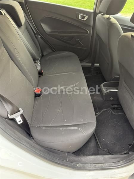 Blanco Usado 2013 Ford Fiesta Utilitario | 6950 € (Precio justo) - Imagen 1/2