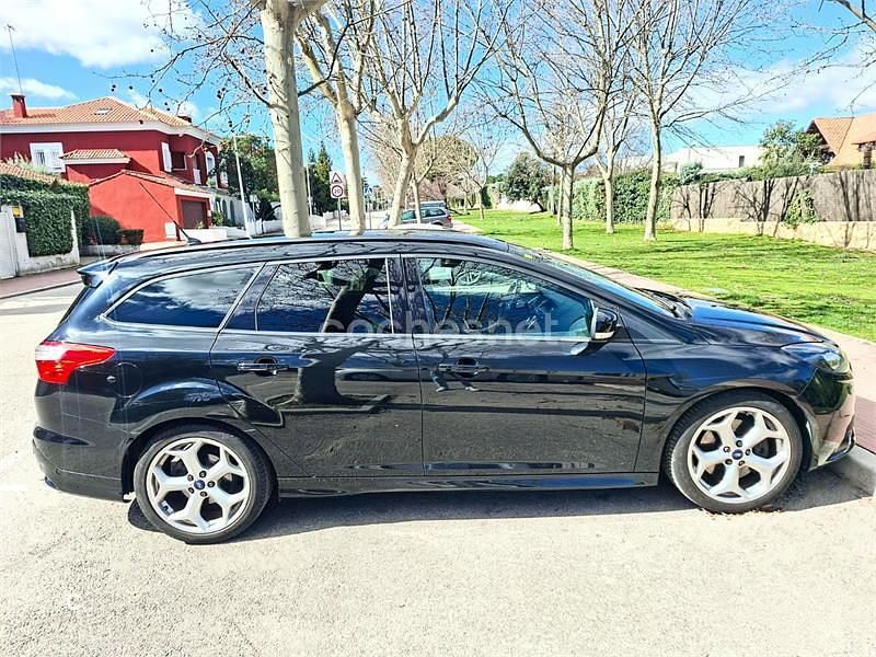 Usado Ford Focus ST 250 CV (183 kW) 2012 Negro Familiar