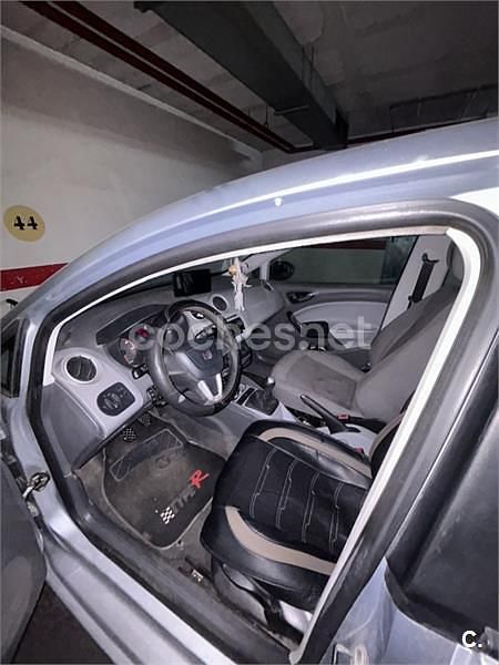 Usado Seat Ibiza Reference 80 CV (58 kW) 2010 Gris / plata Berlina