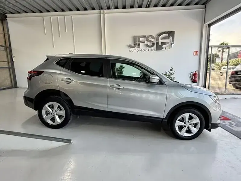 Usado Nissan Qashqai Acenta 115 CV (84 kW) 2020 Gris / plata SUV