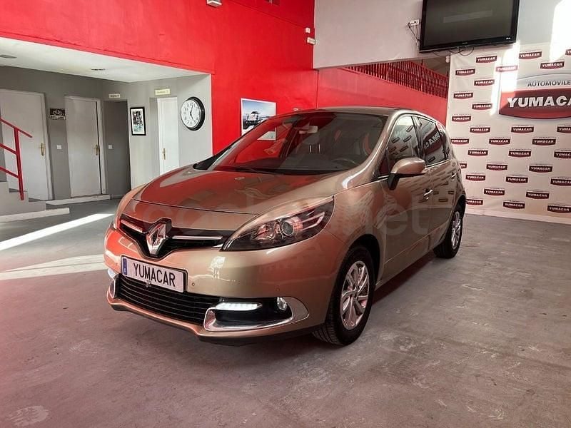 Usado Renault Scénic III Dynamique 110 CV (80 kW) 2014 Marrón Monovolumen