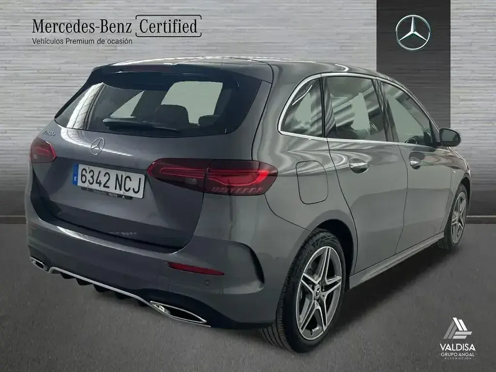 Begagnad Mercedes B250e AMG line 218 HK (160 kW) 2025 Grå Minibuss