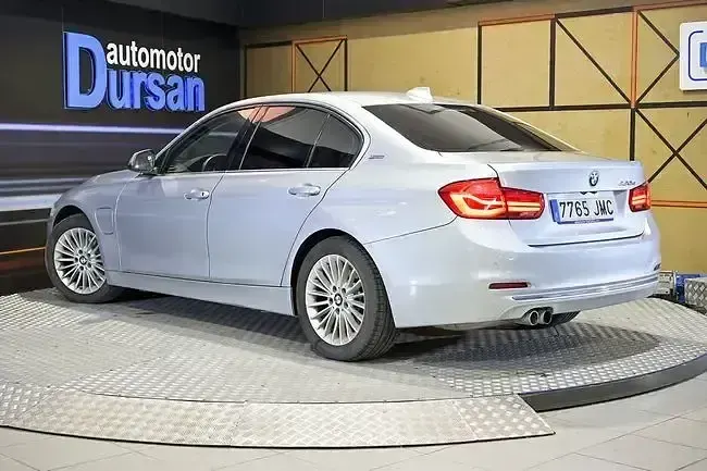 Usado BMW 330e Comfort Edition 252 CV (185 kW) 2016 Blanco Berlina