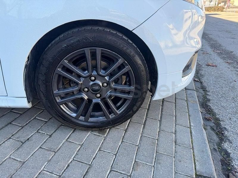 Usado Ford Tourneo Courier Sport 100 CV (73 kW) 2021 Blanco Monovolumen