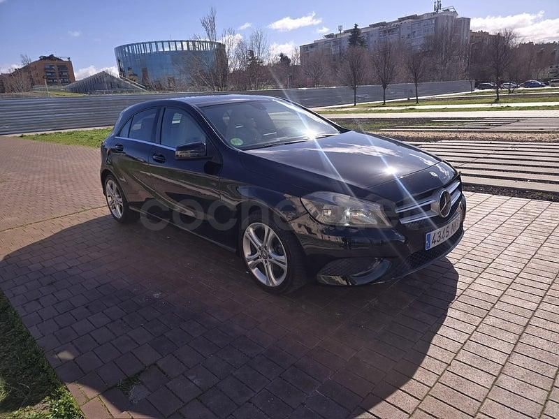 Usado Mercedes A180 Urban 122 CV (89 kW) 2014 Negro Berlina