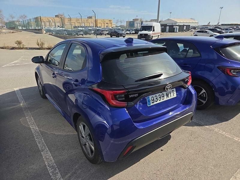 Usado Toyota Yaris Hybrid Active 116 CV (85 kW) 2025 Azul