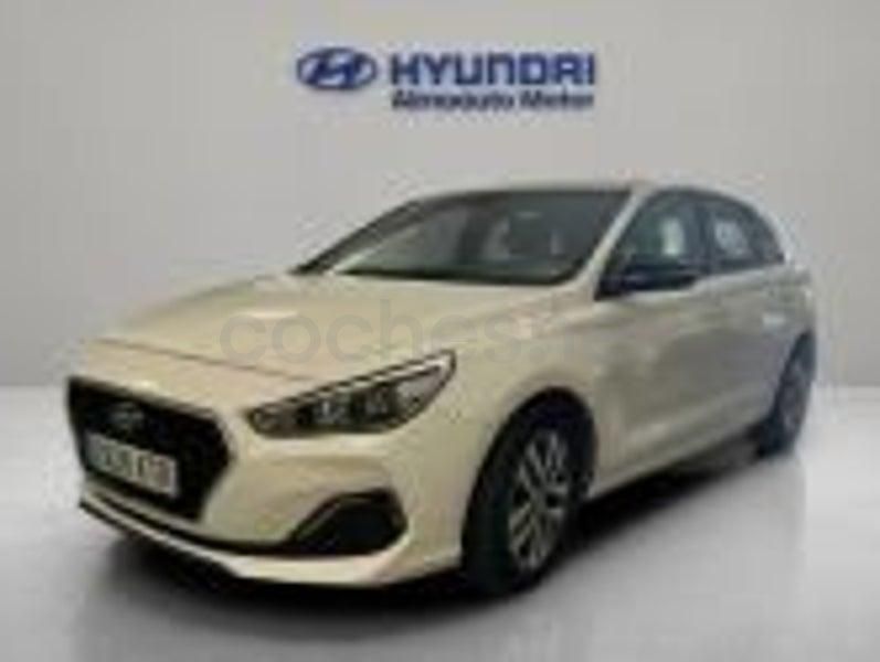 Usado Hyundai i30 GO! 120 CV (88 kW) 2019 Blanco Berlina