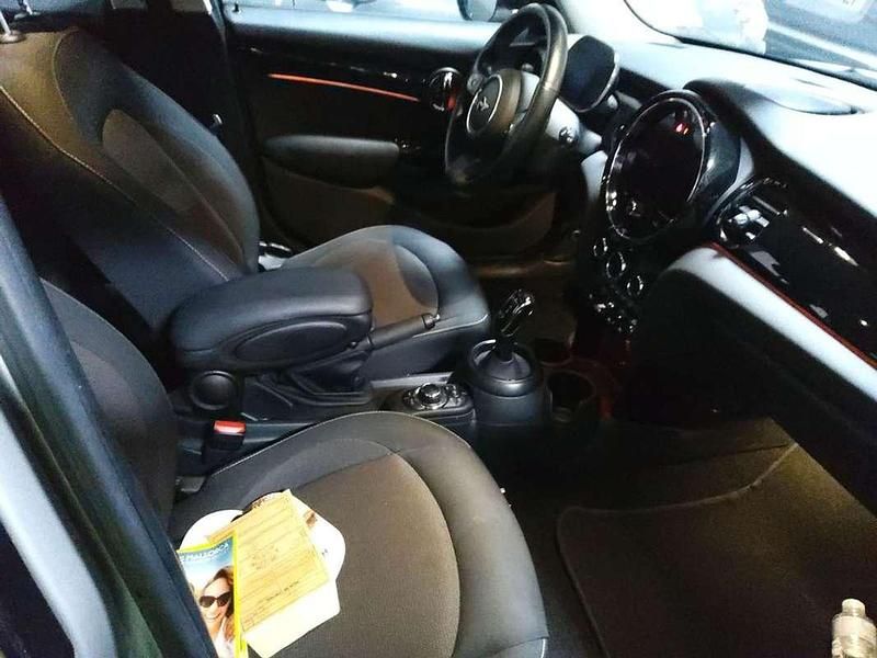 Usado Mini Cooper 137 CV (100 kW) 2023 Plateado Utilitario