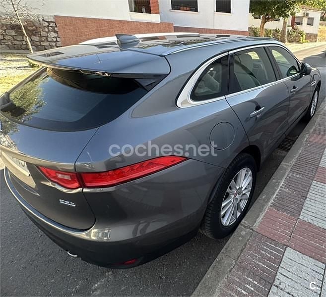 Usado Jaguar F-Pace Prestige 250 CV (183 kW) 2018 Gris / plata SUV