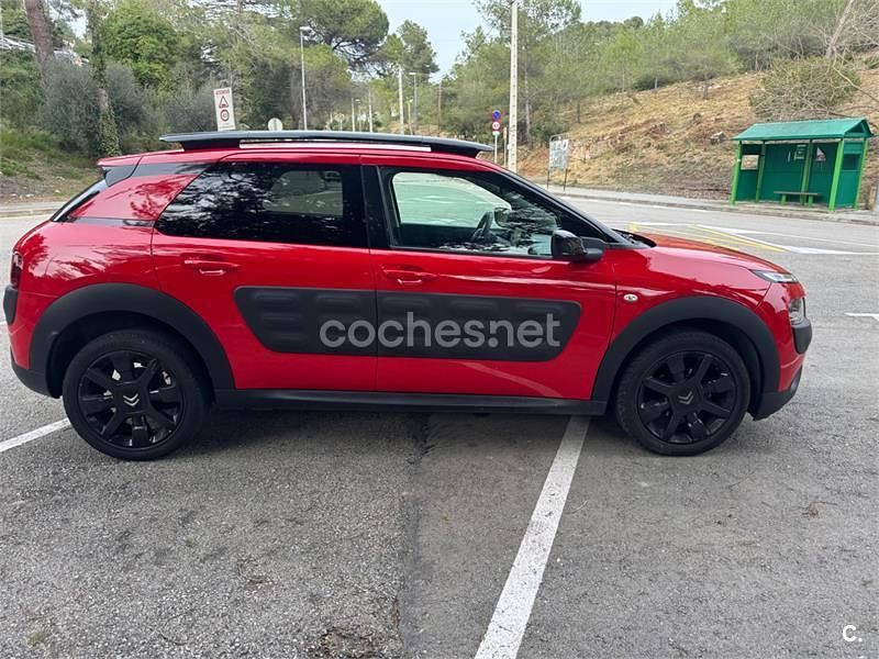 Usado Citroën C4 Shine Edition 100 CV (73 kW) 2016 Rojo Berlina