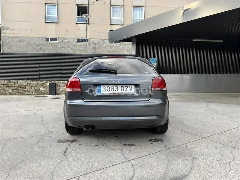 Usado Audi A3 Ambiente 140 CV (102 kW) 2006 Gris / plata Utilitario