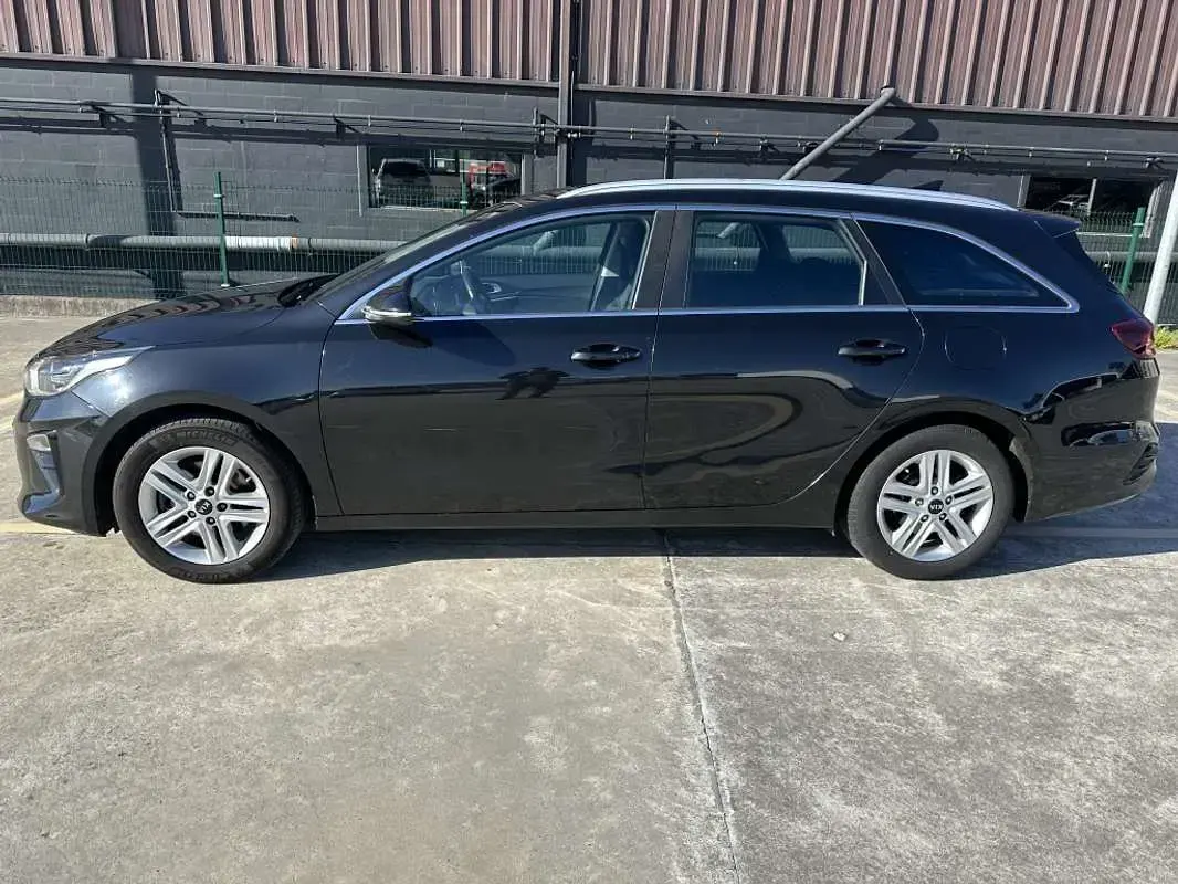 Usado Kia Ceed 120 CV (88 kW) 2020 Negro Utilitario