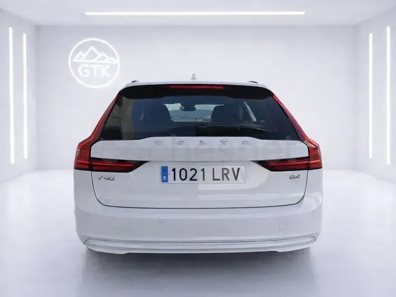 Käytetty Volvo V90 Momentum 197 HP (144 kW) 2021 Valkoinen Farmari