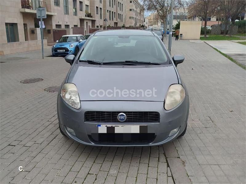 Usado Fiat Grande Punto 95 CV (69 kW) 2007 Gris / plata Utilitario