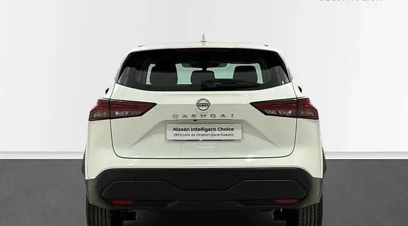 Usado Nissan Qashqai Acenta 158 CV (116 kW) 2022 Blanco everest (solido) negro SUV