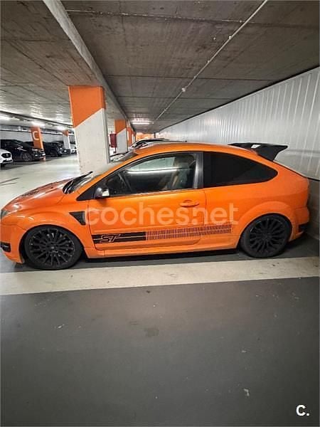 Usado Ford Focus ST 225 CV (165 kW) 2006 Naranja Berlina