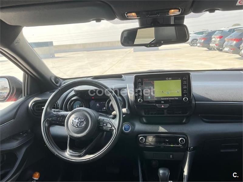 Usado Toyota Yaris Hybrid Edition 116 CV (85 kW) 2021 Rojo Berlina