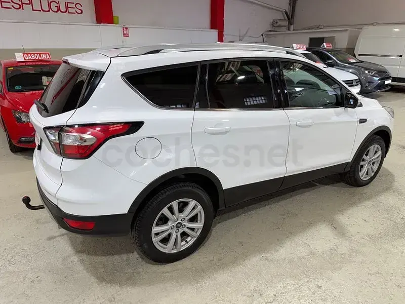 Usado Ford Kuga Titanium 120 CV (88 kW) 2017 Blanco SUV
