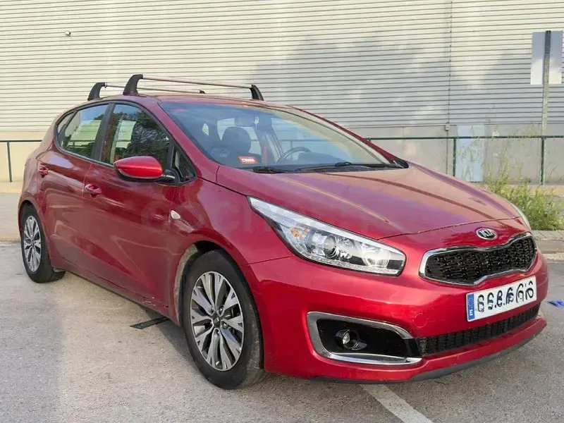 Używany Kia Ceed 100 KM (73 kW) 2016 Czerwony Hatchback