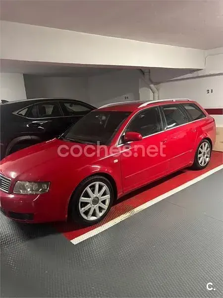 Usado Audi A4 Sport 130 CV (95 kW) 2004 Rojo Familiar