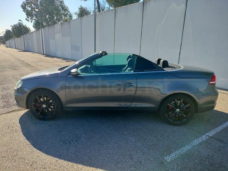 Usado VW Eos Sport 140 CV (102 kW) 2011 Gris / plata Descapotable