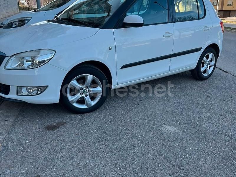 Usado Skoda Fabia Elegance 85 CV (62 kW) 2012 Blanco Utilitario
