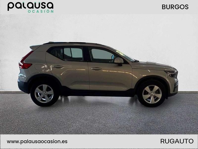Käytetty Volvo XC40 129 HP (94 kW) 2022 Hopea Katumaasturi
