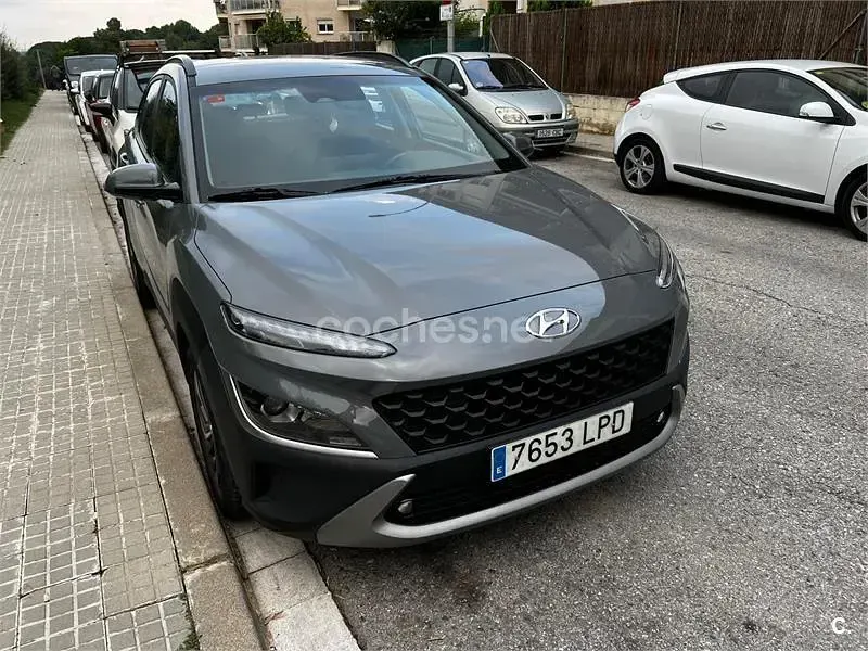 Usado Hyundai Kona 141 CV (103 kW) 2021 Gris / plata SUV