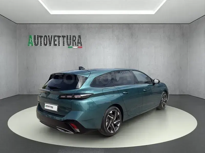 Usado Peugeot 308 SW GT 180 CV (132 kW) 2022 Verde Familiar