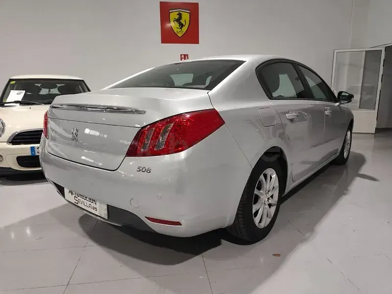 Usado Peugeot 508 Active 112 CV (82 kW) 2012 Gris / plata Berlina