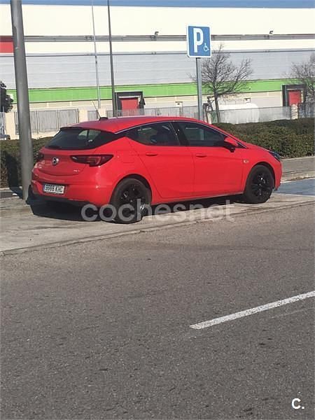 Rojo Usado 2018 Opel Astra Dynamic Berlina | 6000 € (Buen precio) - Imagen 1/4
