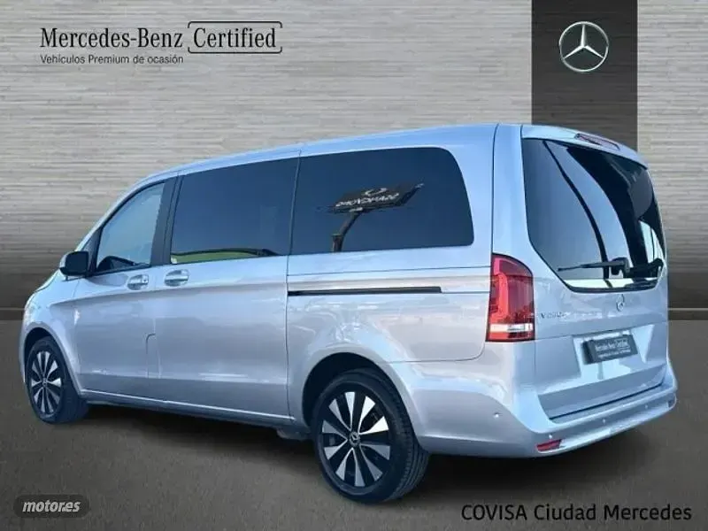 Usado Mercedes E250 190 CV (139 kW) 2023 Gris / plateado Monovolumen